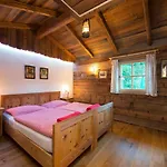 In St Martin With Sauna & Mountain Views
