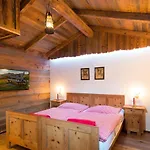 In St Martin With Sauna & Mountain Views Chalet *